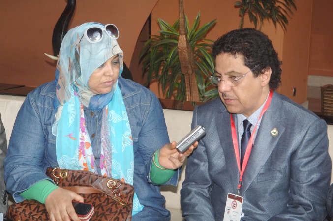 نائب رئيس مجلس الامة عضو البرلمان العربي النائب مبارك الخرينج خلال حديثه مع الزميله هناء السيد ناصر عبدالسيد