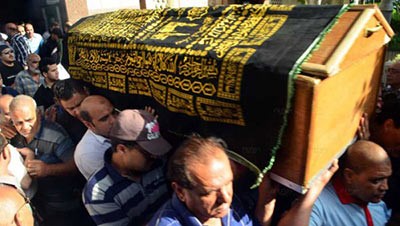 بالفيديو والصور.. نجوم الفن في جنازة فايزة كمال .. ووفاء عامر وعفاف شعيب تستغرقان بالبكاء