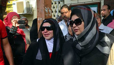 بالفيديو والصور.. نجوم الفن في جنازة فايزة كمال .. ووفاء عامر وعفاف شعيب تستغرقان بالبكاء