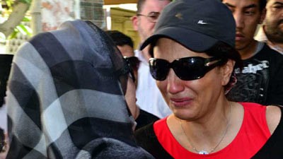 بالفيديو والصور.. نجوم الفن في جنازة فايزة كمال .. ووفاء عامر وعفاف شعيب تستغرقان بالبكاء