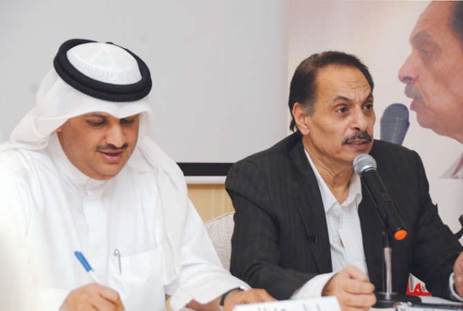 المخرج علاء محجوب مع عريف المؤتمر سلمان عنيزان﻿
