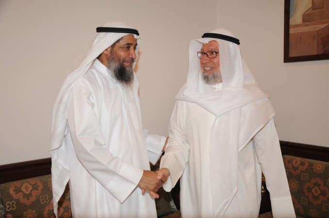 النائب دعبدالرحمن الجيران مستقبلا النائب والوزير السابق احمد باقر
