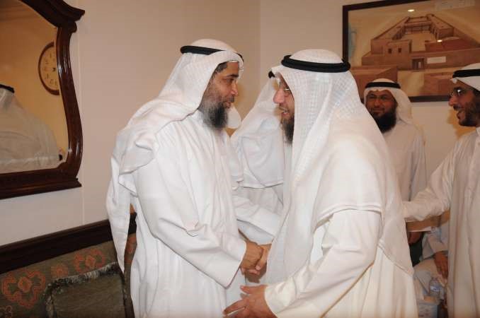 د عبدالرحمن الجيران خلال استقباله احد المهنئين