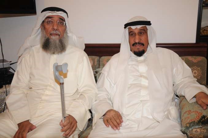 مهنئان في ديوان الجيران