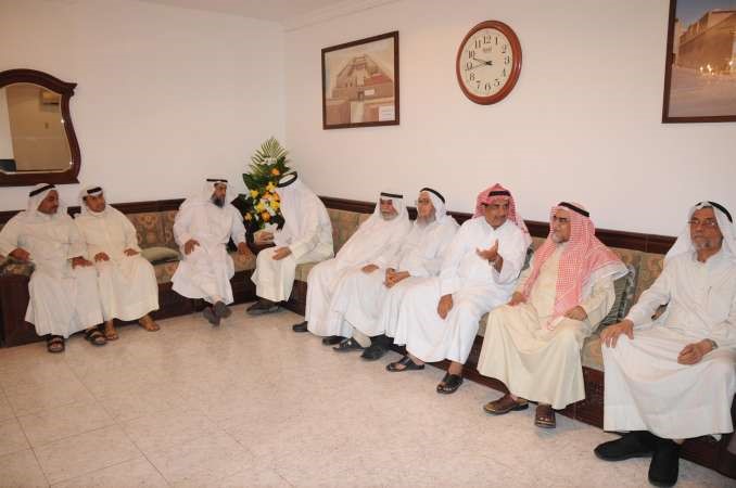 النائب الجيران بين الحضور