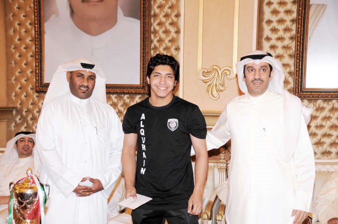 المحامي احمد الشحومي وحامد العمران ومعهما احد المكرمين