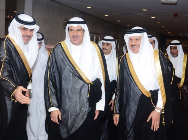 الشيخ سلمان الحمود وعبد اللطيف الزياني خلال المشاركة في الاحتفال بالذكرى 33 لتاسيس مجلس التعاون الخليجي ﻿