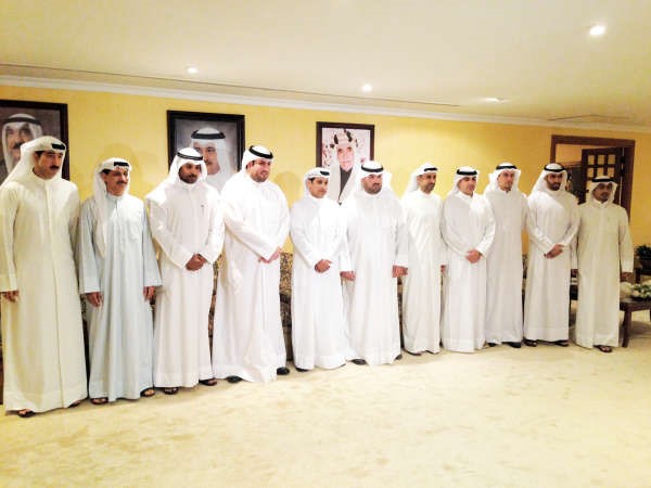 الشيخ صباح اليوسف يتوسط الحضور والحكام المكرمين