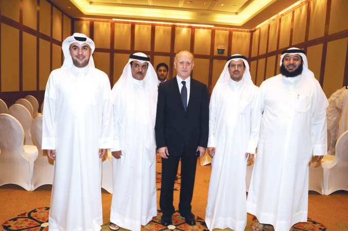 اللواء ريفي متوسطا فريق العلاقات العامة والاعلام والمراسم بوزارة العدل
