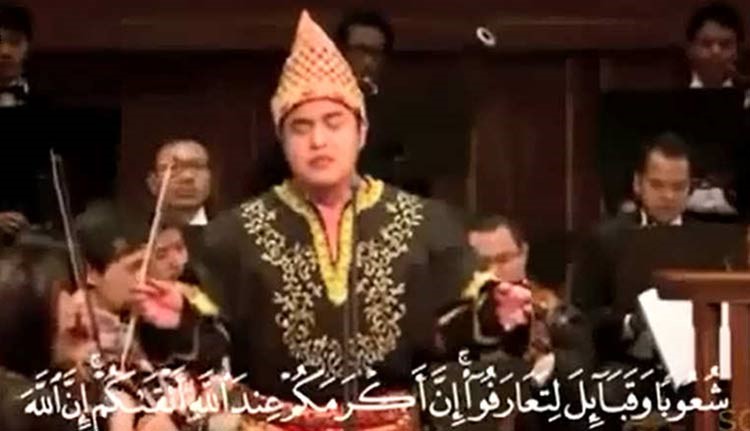 حقيقة فيديو غناء القرآن بأوبرا مسيحية إندونيسية والشايع يحض على "الحكمة"
