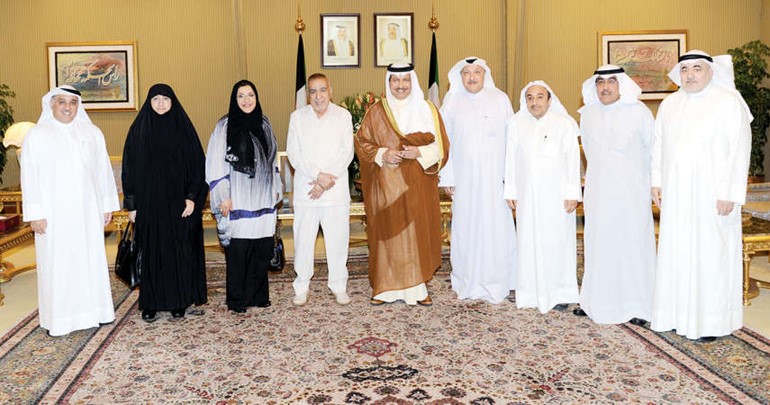 سمو رئيس الوزراء الشيخ جابر المبارك خلال لقائه رئيس واعضاء رابطة الصداقة الكويتيةالايرانية
