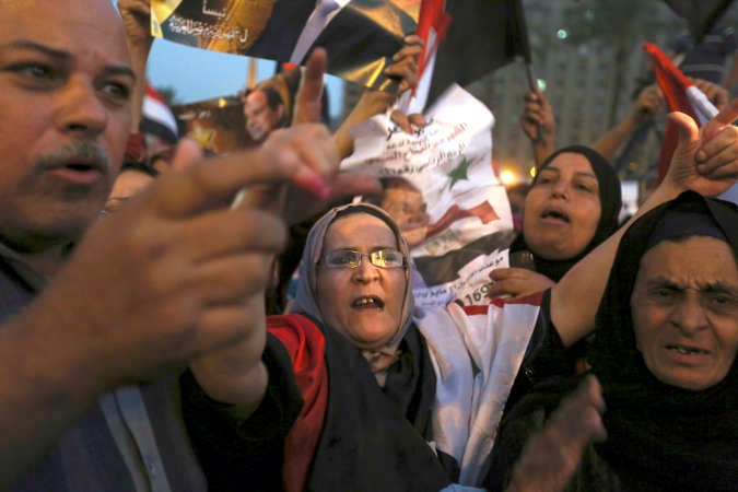 انصار المرشح الرئاسي عبدالفتاح السيسي خلال تجمعهم مساء امس الاول في ميدان التحرير رويترز