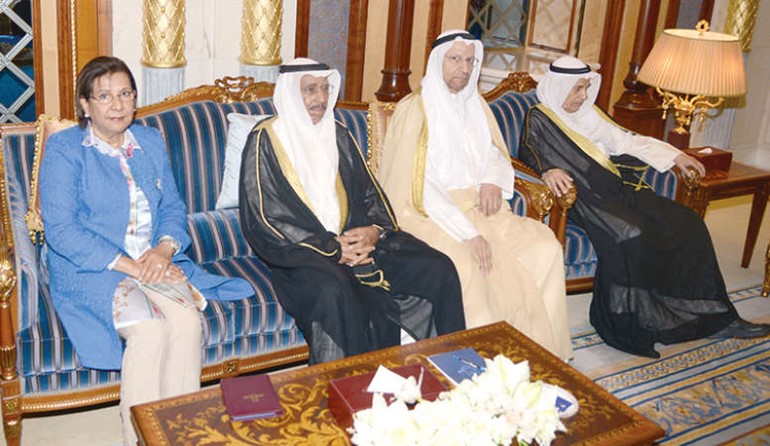 عبدالله المفرج وعبدالوهاب الوزان وسعد العجمي ود موضي الحمود
