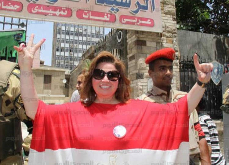 بالفيديو.. إلهام شاهين: أنا شيخة ومكشوف عنى الحجاب.. اللي بيشتموا مصر يولعوا بجاز و طز فيهم