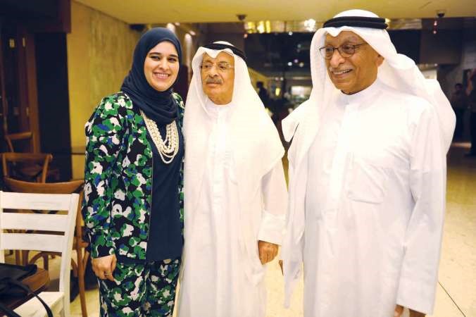 غازي النفيسي مع بدر الرفاعي وابنته منار 
