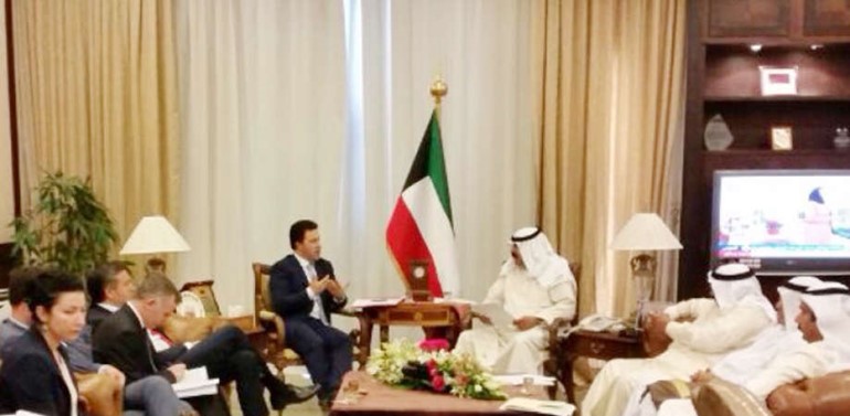 خالد الجارالله مستقبلا نائب رئيس الوزراء الالباني والوفد المرافق ﻿