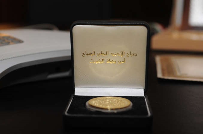 تكريم من صاحب السمو الامير للمتفوق طلال الصمادي﻿