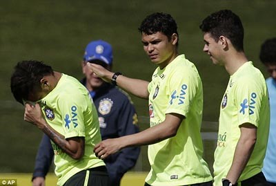 بالفيديو والصور.. نيمار يذرف الدموع في تدريبات المنتخب البرازيلي