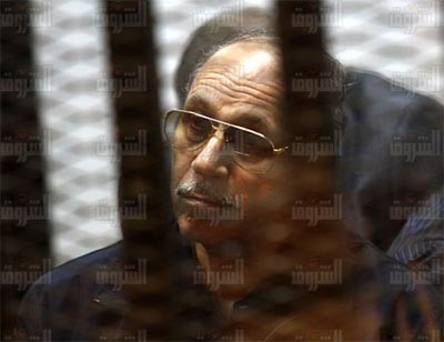 بالفيديو والصور.. «مبارك» بالبدلة الزرقاء لأول مرة في «محاكمة القرن»