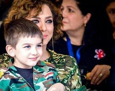 بالفيديو.. ابن سلاف فواخرجى يغنى لبشار الأسد
