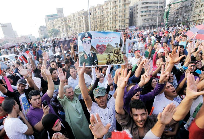 انصار السيسي واصلوا الاحتفالات في ميدان التحرير بفوزه بالانتخابات الرئاسية امس الاول اپ