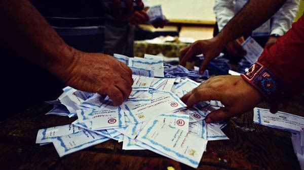 «أنا عايز شقة».. مطلب حملته بطاقات انتخاب في مصر