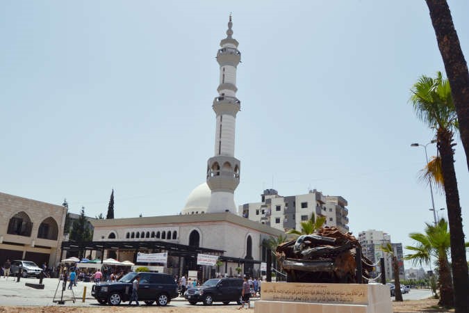 مسجد التقوى الذي شهد احد التفجيرين في طرابلس العام الماضي بعد اعادة ترميمه وافتتاحه امس الاول محمود الطويل