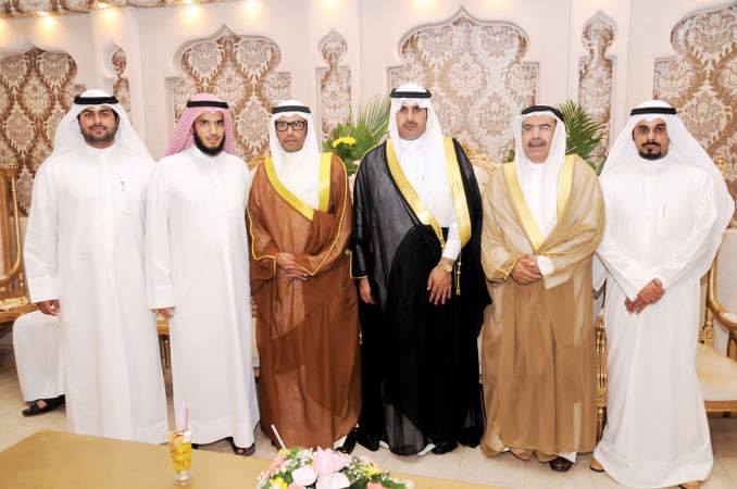 جمعان الهاجري ومبارك الهاجري وحمد الهاجري يباركون