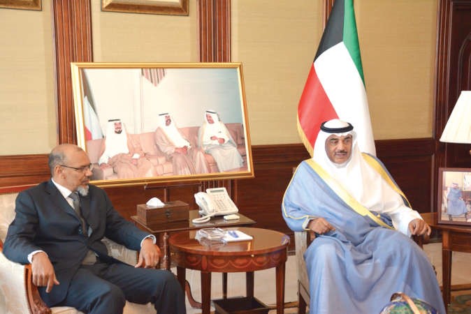  الشيح صباح الخالد مستقبلا السفير حامد حموني﻿