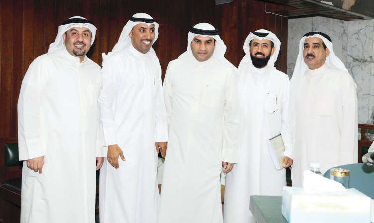 علي الموسى ومنصور الخرينج وعبدالله الكندري ومعبدالله عمادي وعبدالعزيز الحبيب 