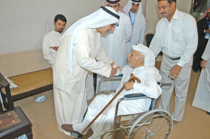 احمد لاري مرحبا باحد كبار السن
﻿