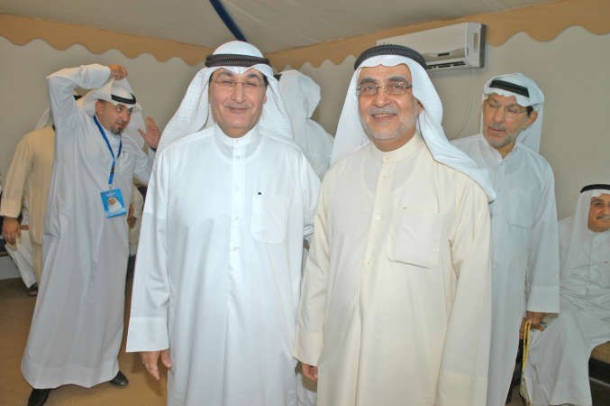 احمد لاري مع احد ابناء الدائرة
﻿