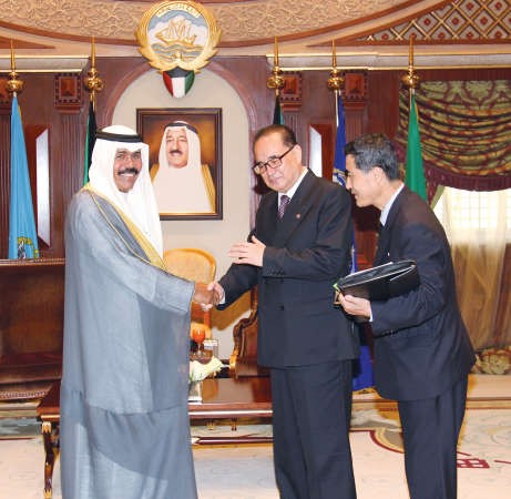 سمو ولي العهد الشيخ نواف الاحمد مستقبلا وزير خارجية كوريا 