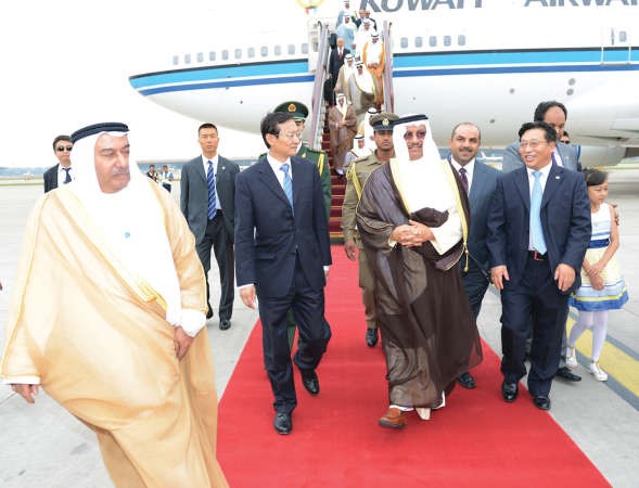 سمو رئيس مجلس الوزراء الشيخ جابر المبارك لدى وصوله مطار بكين