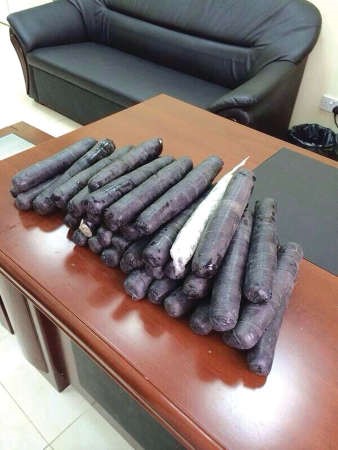 الحشيش المهرب بعد تفريغه ﻿