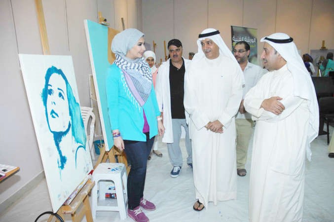 جولة بين الاعمال المشاركة في الورشة الفنية﻿