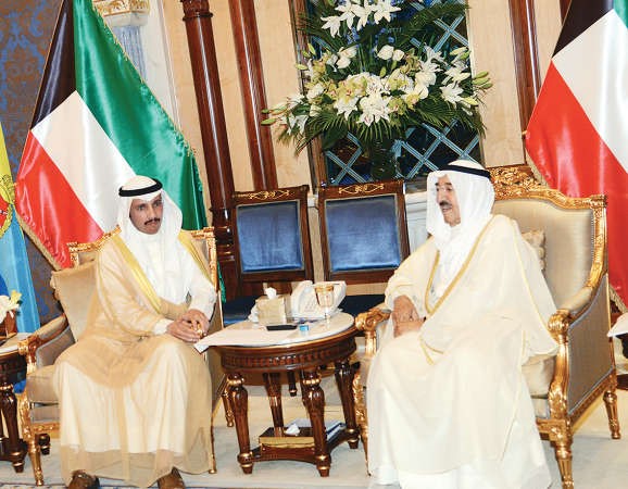 صاحب السمو الامير الشيخ صباح الاحمد مستقبلا مرزوق الغانم