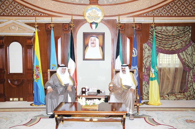 سمو ولي العهد الشيخ نواف الاحمد مستقبلا دمحمد البصيري﻿