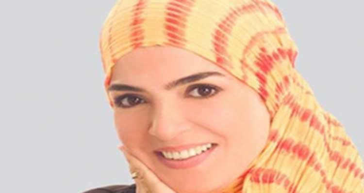 منى عبدالغني تعود للفن بفيديو كليب غنائي بعد اعتزالها 13 عاماً 