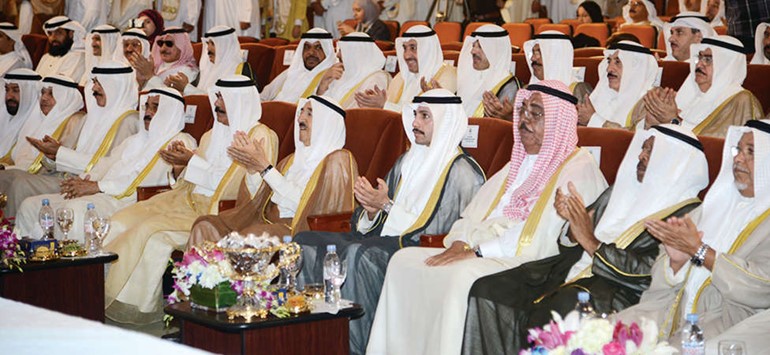 صاحب السمو الامير الشيخ صباح الاحمد وسمو ولي العهد الشيخ نواف الاحمد ومرزوق الغانم والشيخ فيصل السعود والشيخ محمد الخالد والشيخ خالد الجراح والشيخ جابر الخالد خلال الحفل 