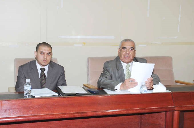 مدير عام شركة تمويل الاسكان محمد عبدالمنعم يلقي كلمة نيابة عن رئيس مجلس الادارة في الجمعية العمومية امس اسامة ابوعطية