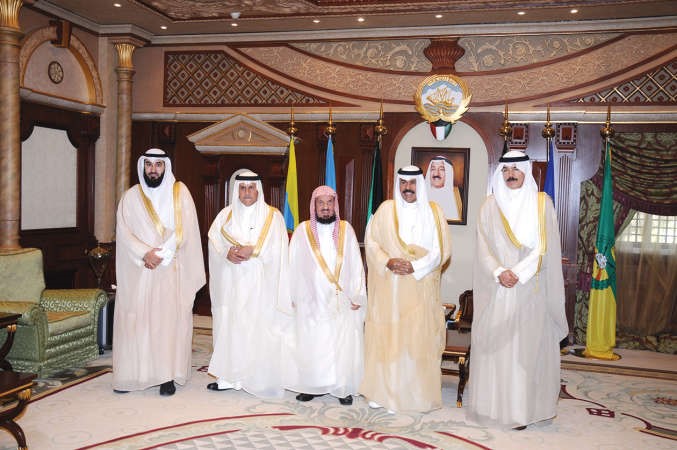 سمو ولي العهد الشيخ نواف الاحمد مستقبلا وفد علماء السعودية﻿