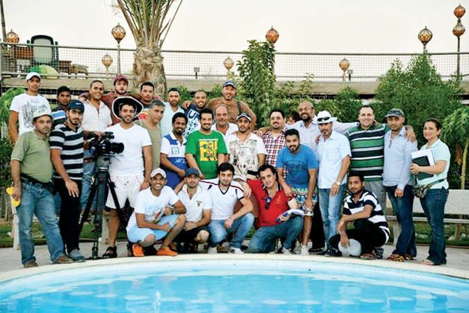 فريق العمل في لقطة جماعية﻿
