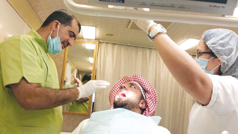 جانب من عمليات فحص موظفي الهيئة