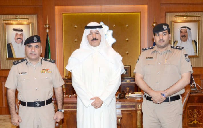  الشيخ محمد الخالد متوسطا اللواء الديين والنقيب العتيبي﻿