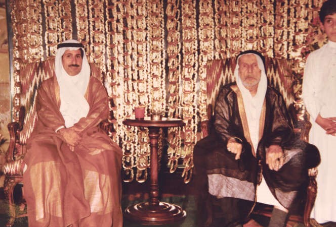 علي الامير مع احدى الشخصيات الكويتية في احدى الحفلات﻿