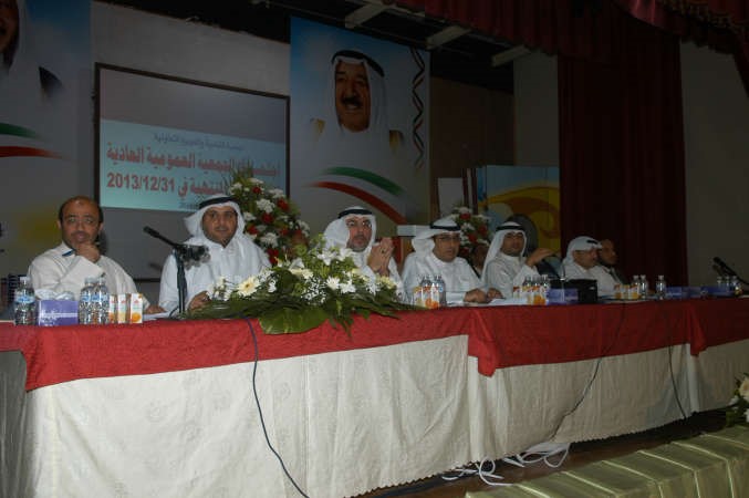 علي العثمان واعضاء مجلس الادارةوموظف الشؤون خلال اجتماع الجمعية العمومية	حمدي شوقي﻿