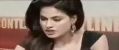 بالفيديو.. حوار ساخن بين فنانة باكستانية وشيخ أفتى برجمها