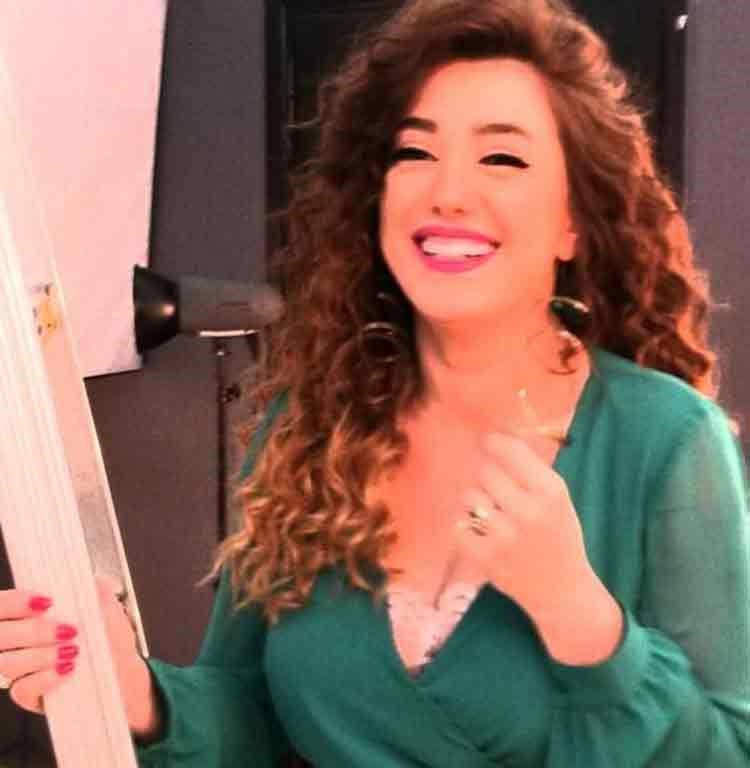بالصور.. كندة علوش تُفاجئ جمهورها بـ"لوكها" الجديد