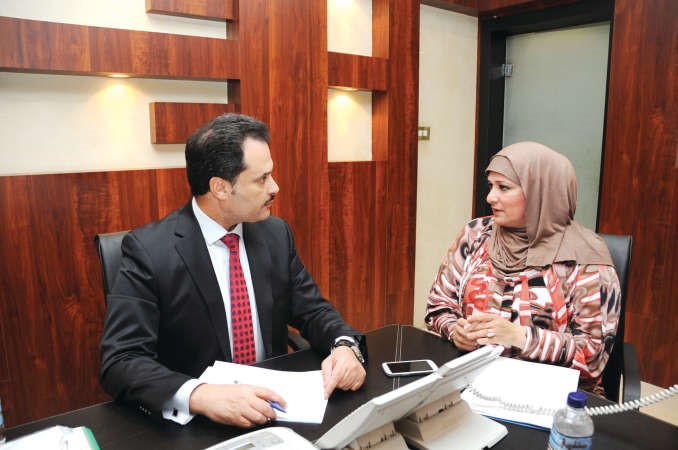 جمال الحربي متحدثا الى الزميلة حنان عبدالمعبود فريال حماد 
